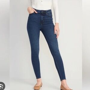 Old Navy NWOT❗️Dark Wash Rockstar Super Skinny Jeans